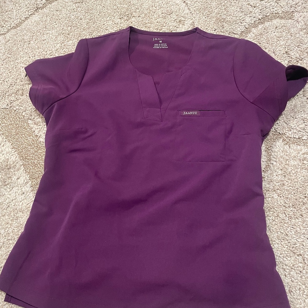 Jaanuu Scrub Set